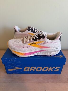 Brooks Ghost 17 Women’s Size 9.5, Oyster Apricot Pink - New in Box!